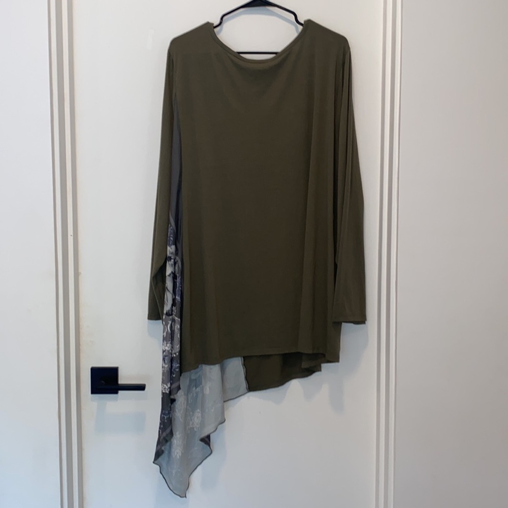 DG2 by Diane Gilman green multimedia long sleeve asymetrical scarf print blouse - Picture 4 of 5
